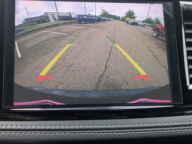 Used 2024 Chrysler Pacifica Limited FWD image 15