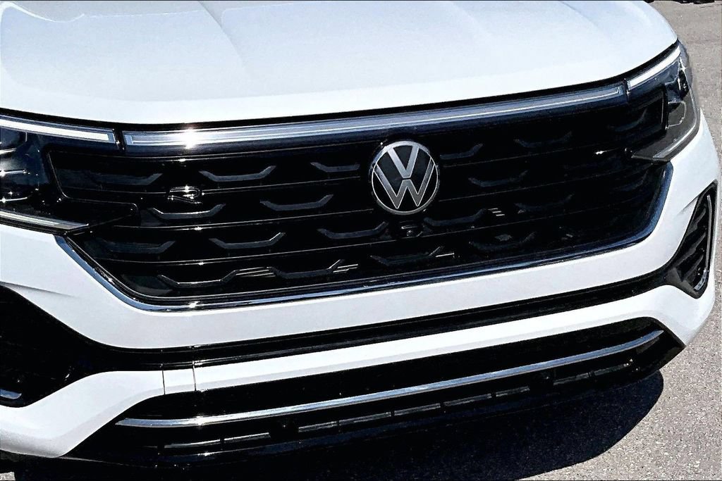 Certified 2024 Volkswagen Atlas Cross Sport SEL Premium R-Line AWD/4WD image 11