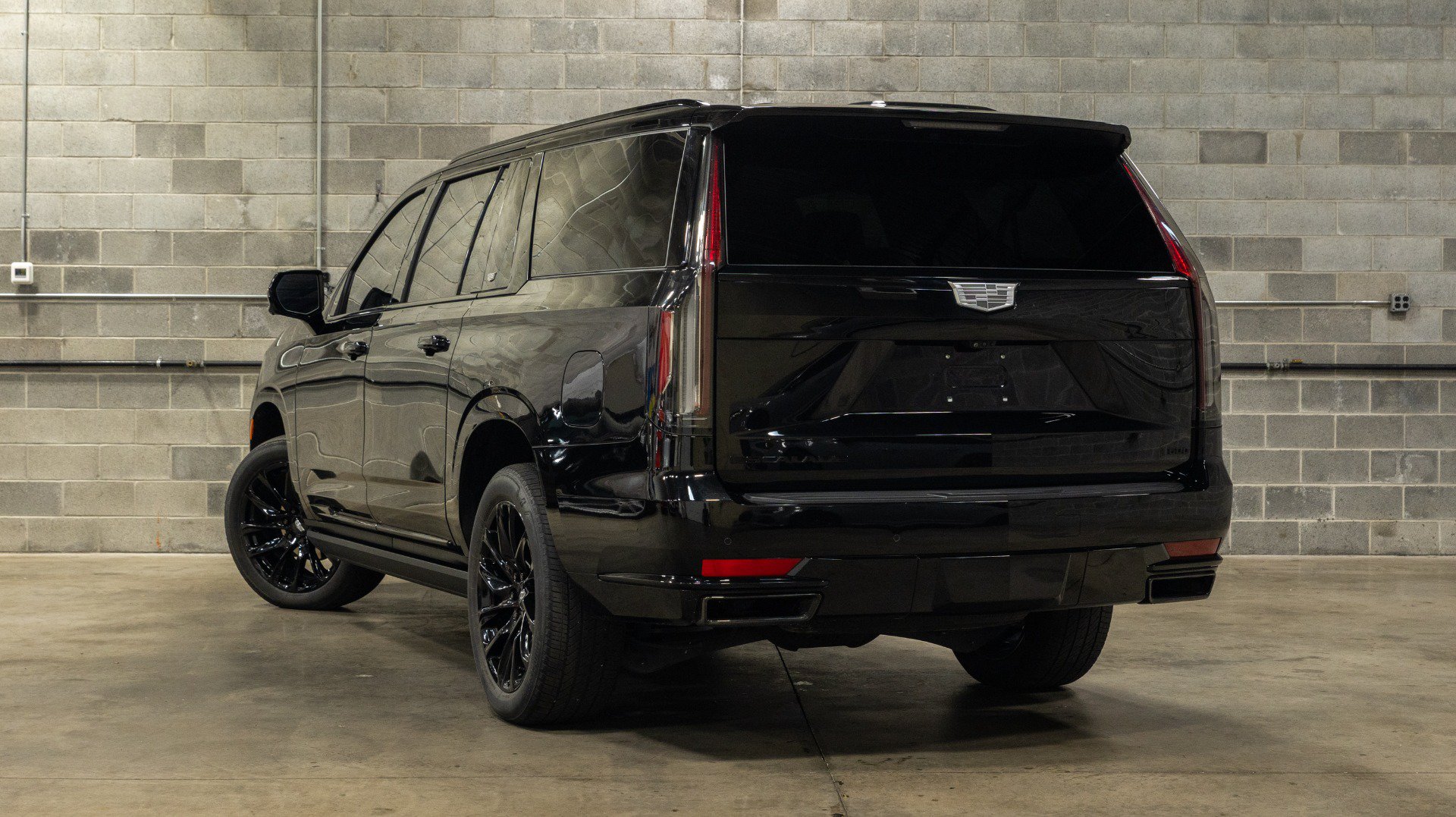 Used 2023 Cadillac Escalade ESV Sport Platinum w/ LPO, ONYX Package AWD/4WD image 5