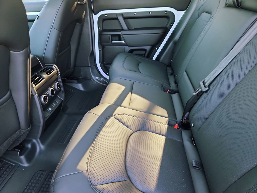 Used 2025 Land Rover Defender 110 S image 5