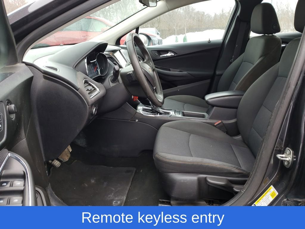 Used 2017 Chevrolet Cruze LT image 15