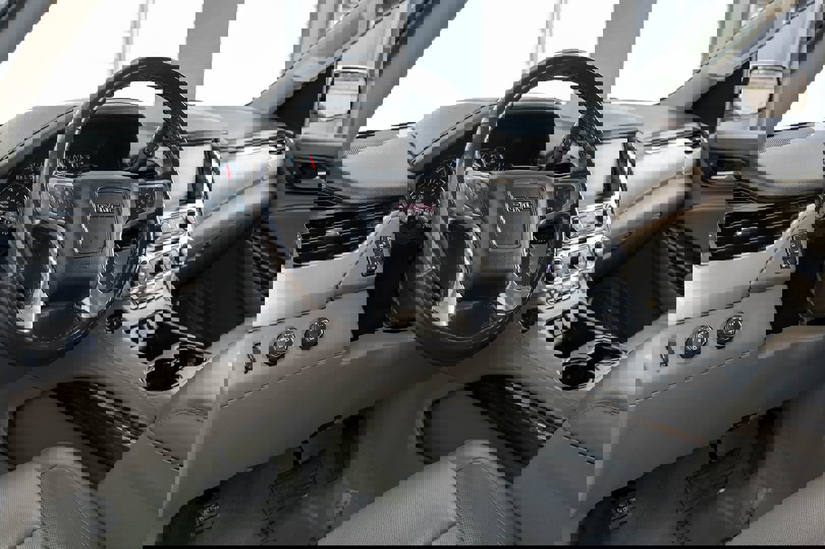 Used 2018 GMC Yukon SLT w/ Open Road Package image 4