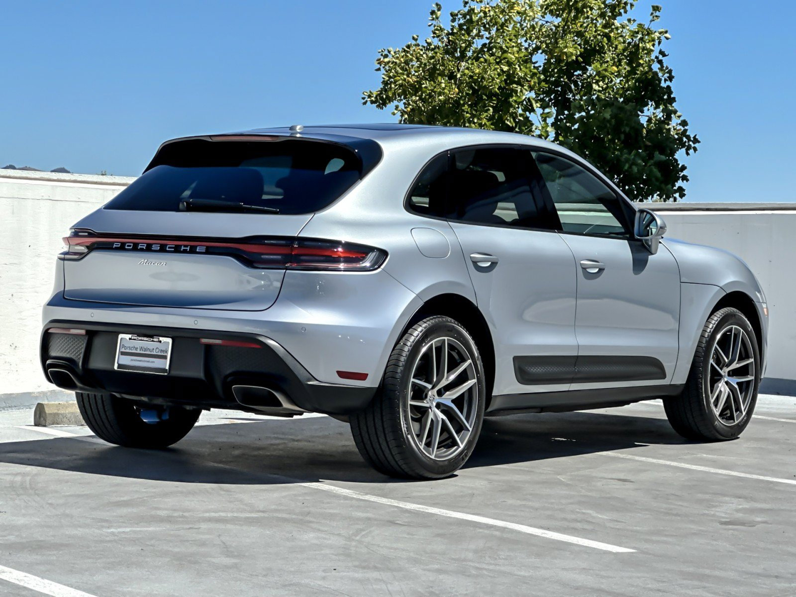 Certified 2026 Porsche Macan AWD/4WD image 8