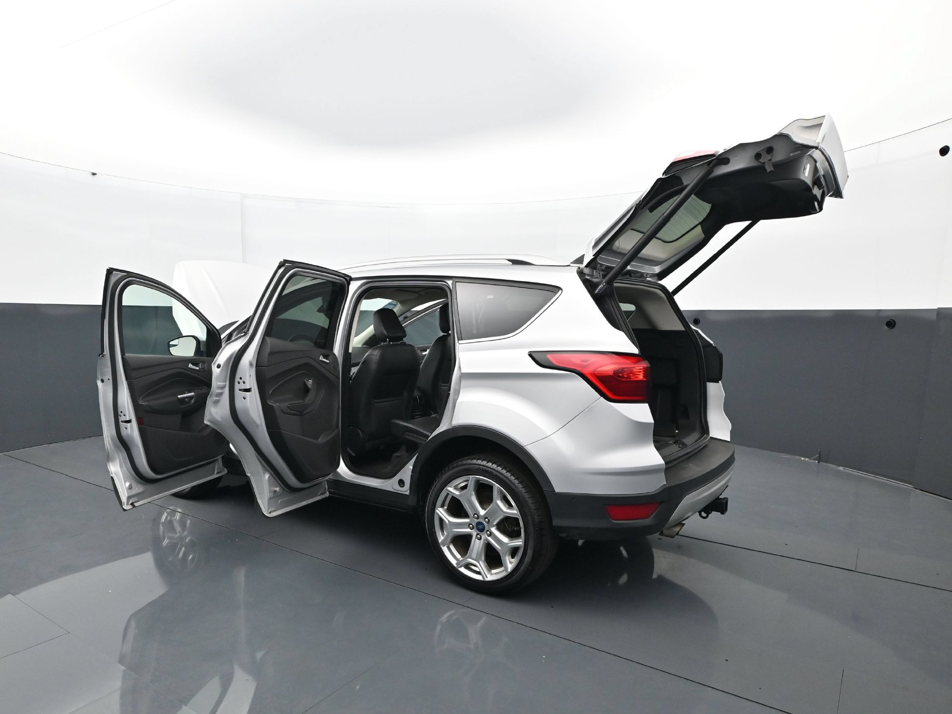 Used 2019 Ford Escape Titanium w/ U9j03 - Titanium Tow Package AWD/4WD image 31