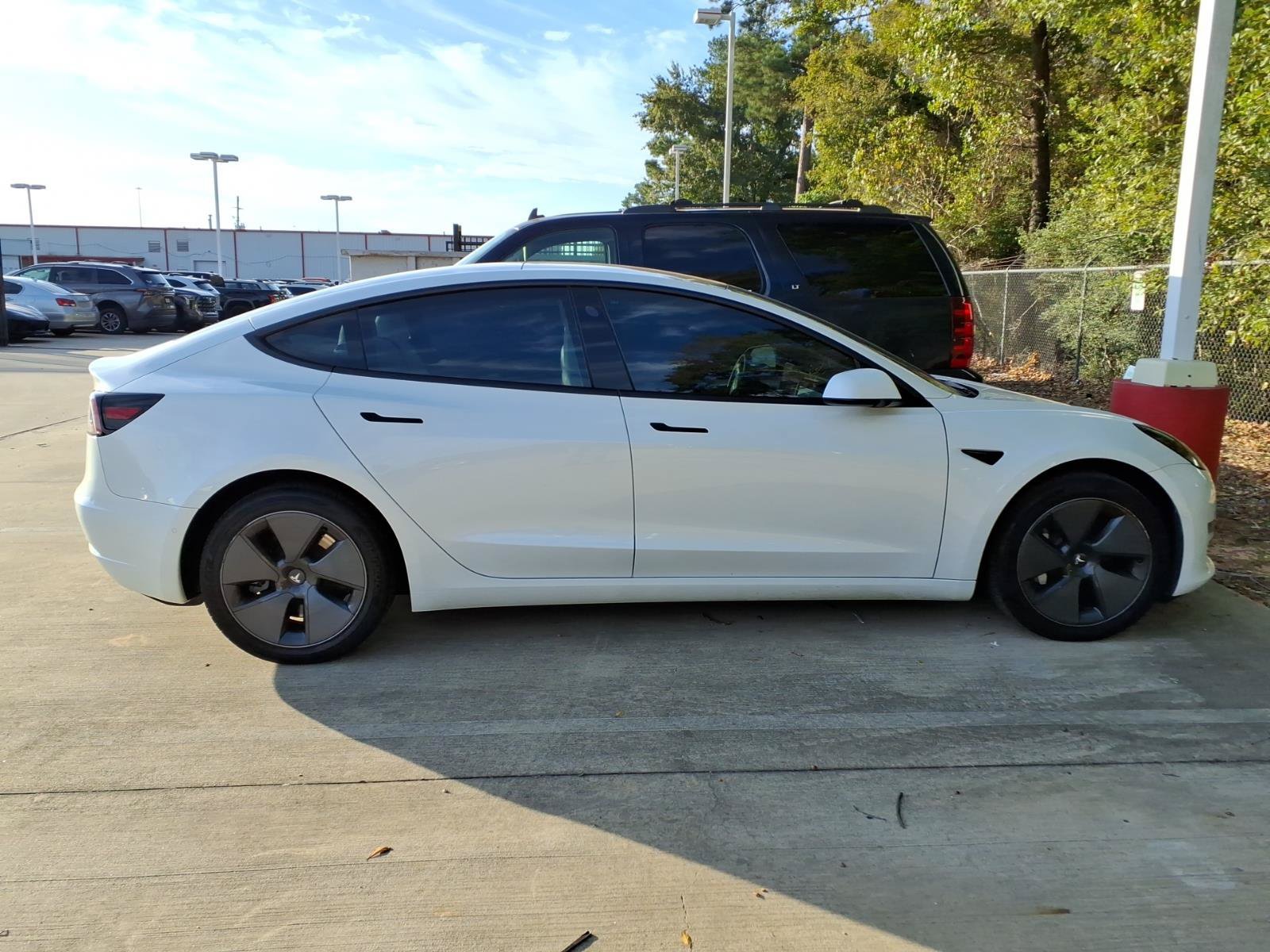Used 2022 Tesla Model 3 Long Range AWD/4WD image 5