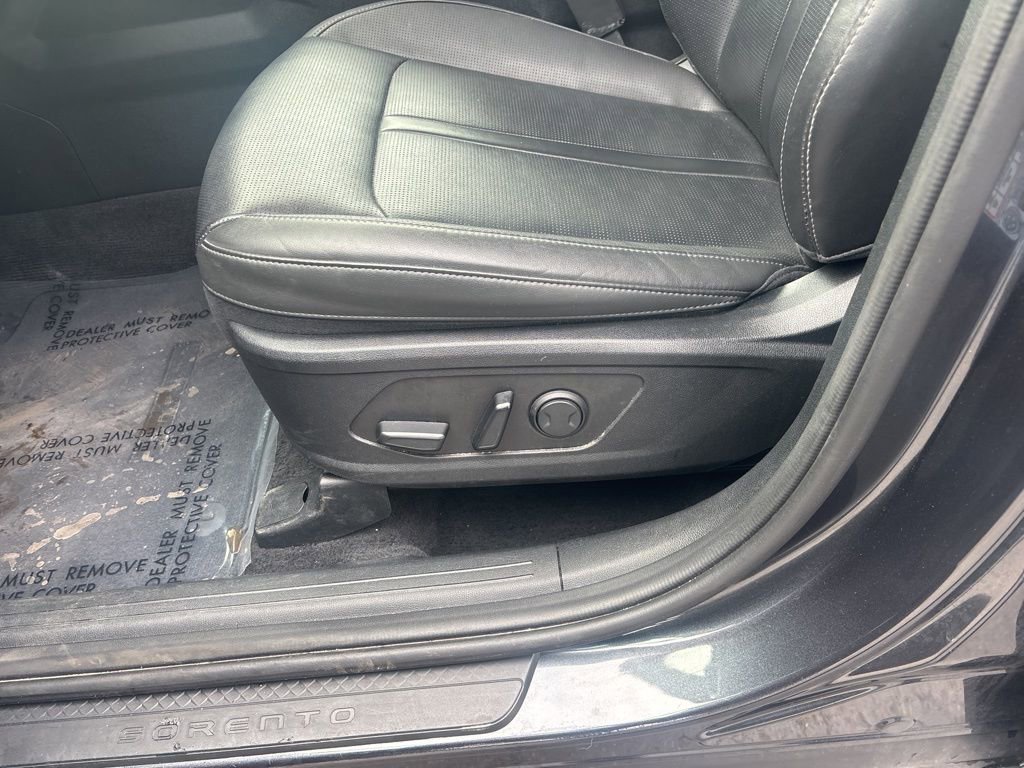 Used 2024 Kia Sorento S image 18