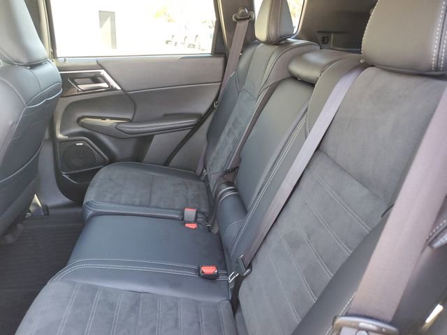 Used 2025 Mitsubishi Outlander SE AWD/4WD image 13