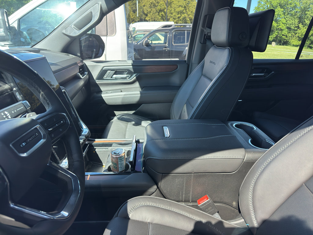 Used 2025 GMC Yukon Denali w/ Denali Reserve Package AWD/4WD image 9