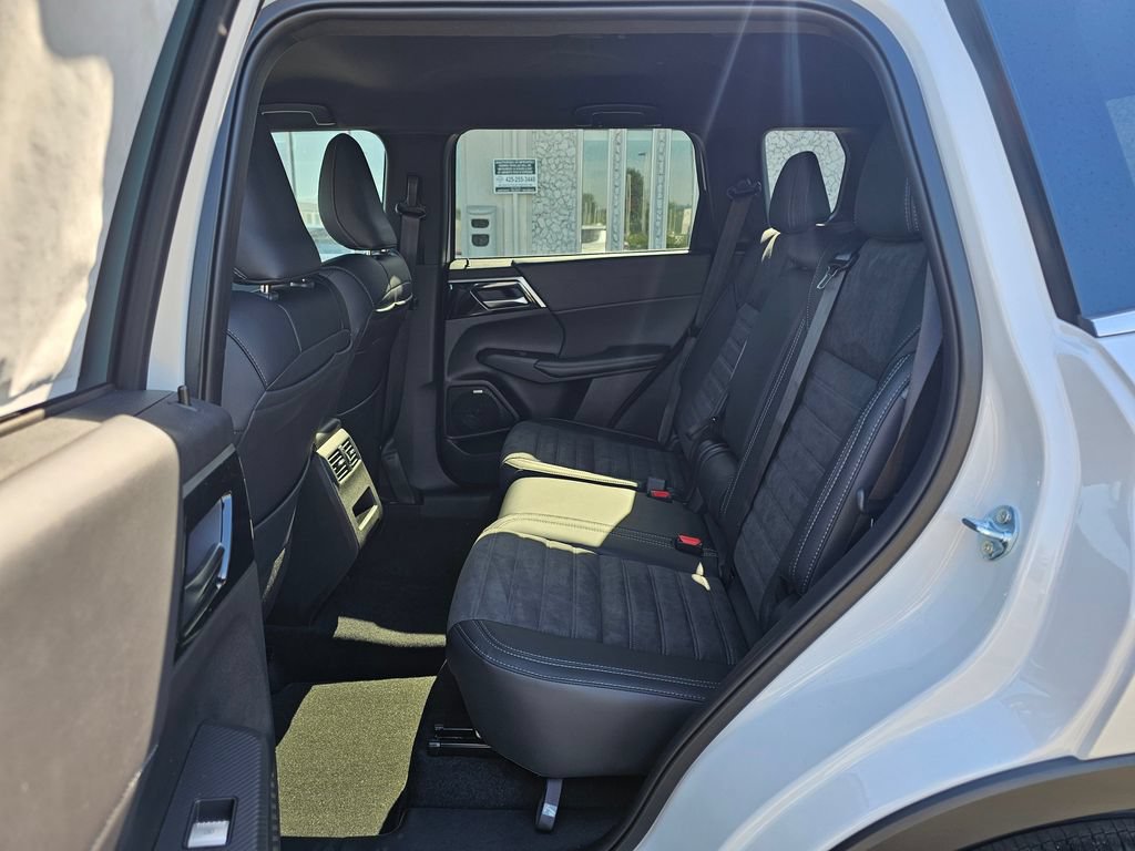 New 2026 Mitsubishi Outlander LE AWD/4WD image 13