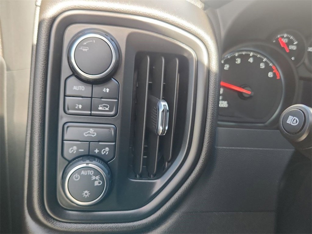 Used 2024 Chevrolet Silverado 1500 Custom image 18