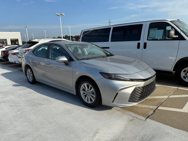 Certified 2025 Toyota Camry Hybrid image 2
