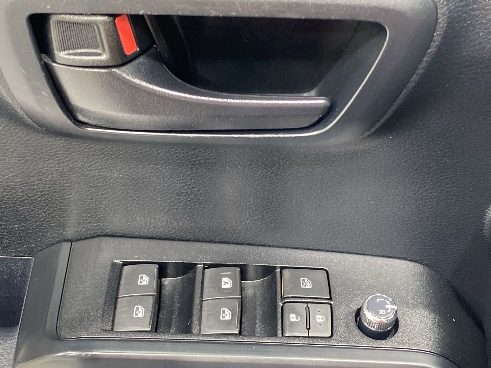 Used 2016 Toyota Tacoma SR w/ Towing Package image 13