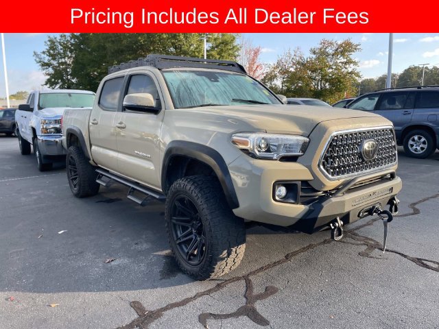 Used 2018 Toyota Tacoma TRD Off-Road AWD/4WD image 12