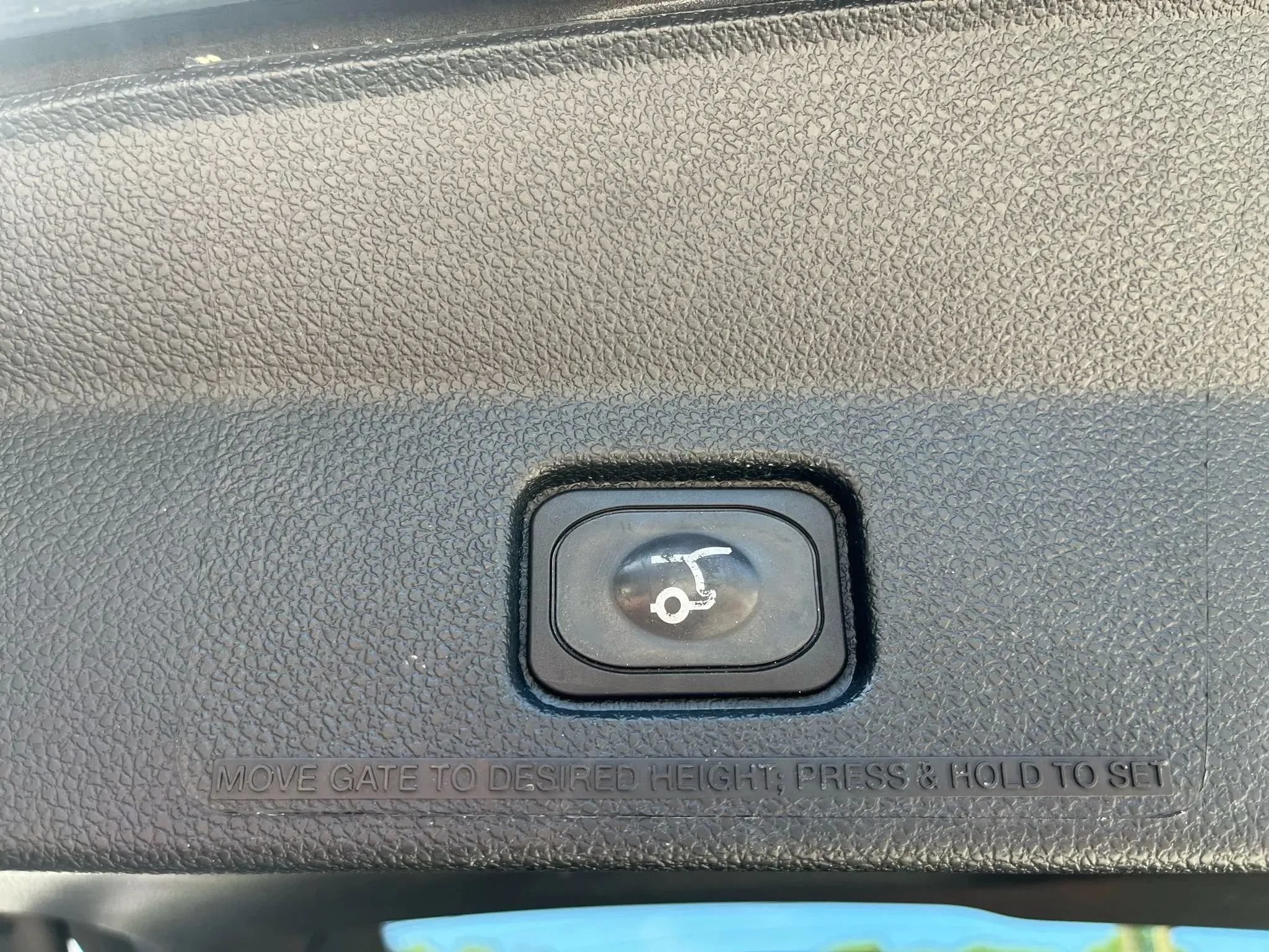 Used 2017 Ford Explorer XLT w/ Equipment Group 202A FWD image 17