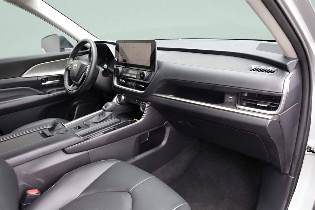 Certified 2025 Toyota Grand Highlander AWD image 31