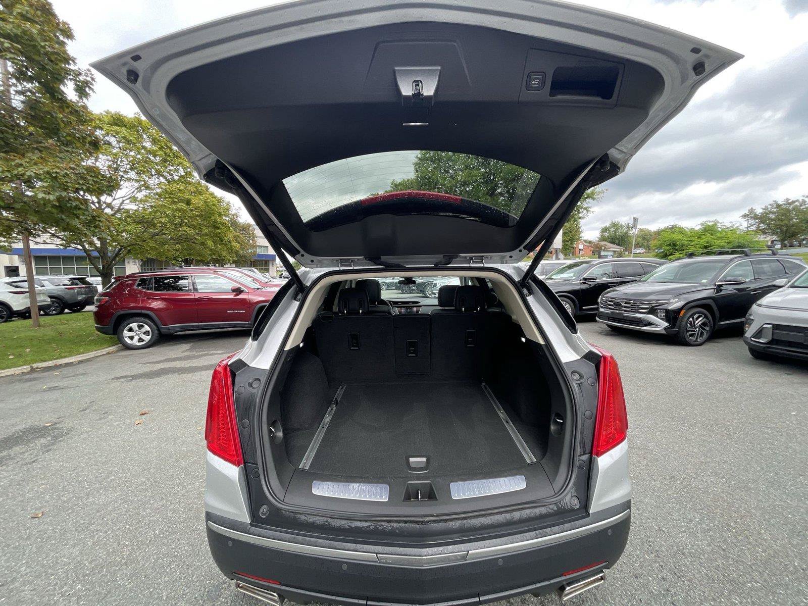 Used 2017 Cadillac XT5 Luxury w/ Driver Awareness Package AWD/4WD image 24