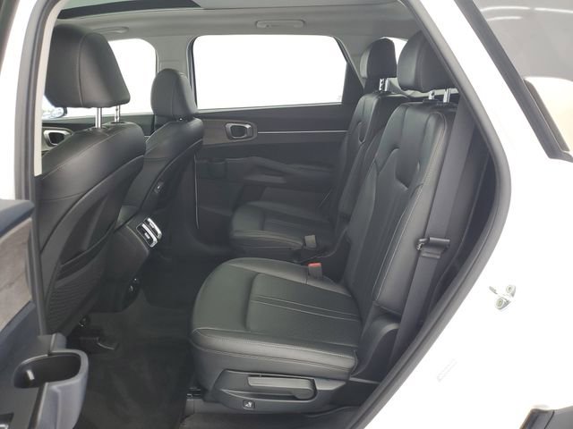 Used 2022 Kia Sorento EX w/ Panoramic Sunroof Package FWD image 13