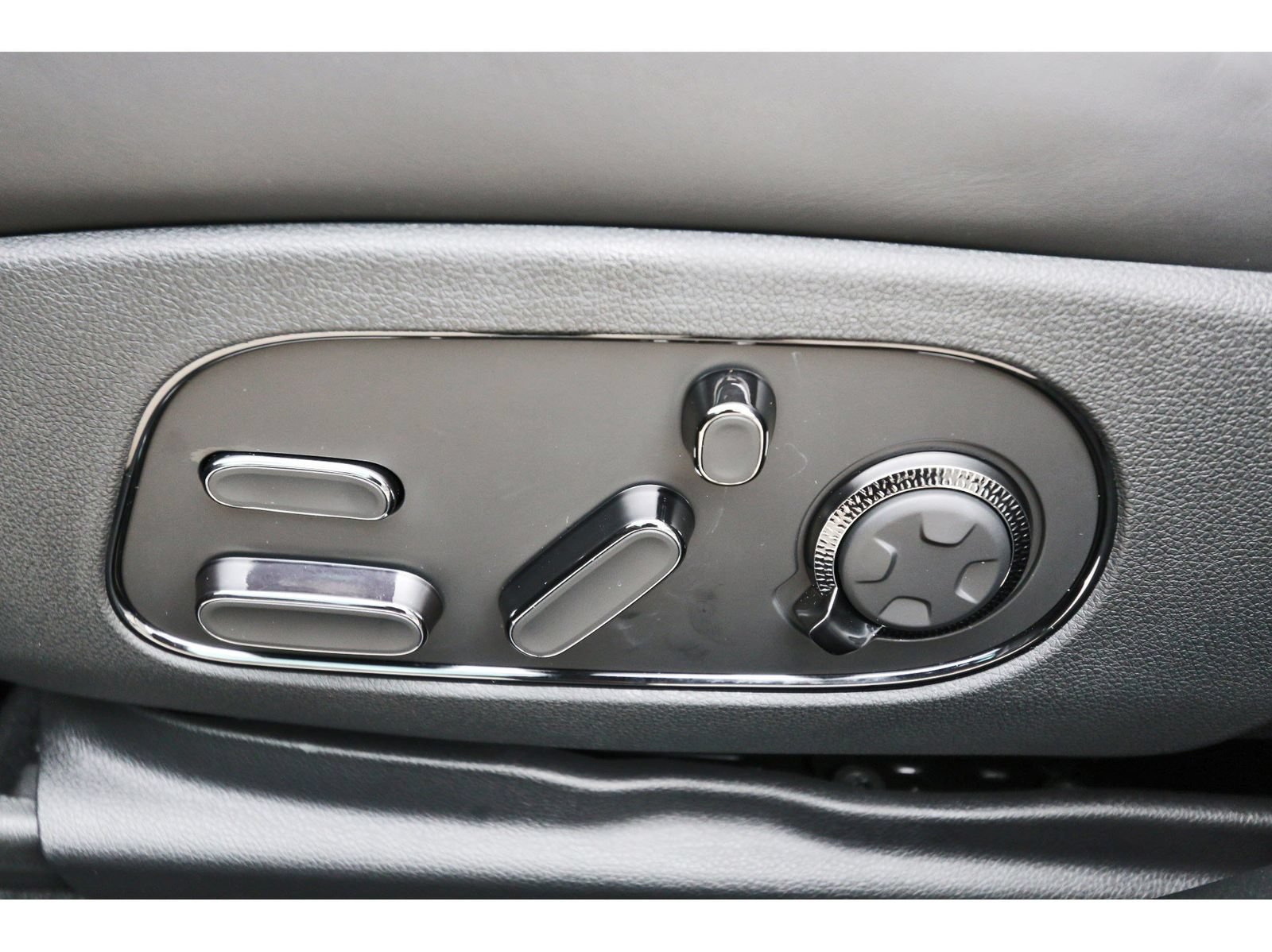Used 2026 Genesis G90 3.5T Prestige AWD/4WD image 30