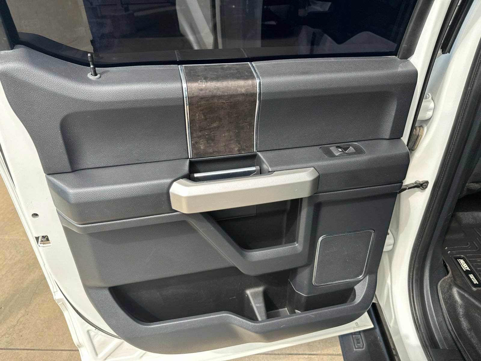 Used 2022 Ford F250 Lariat w/ Lariat Ultimate Package AWD/4WD image 13