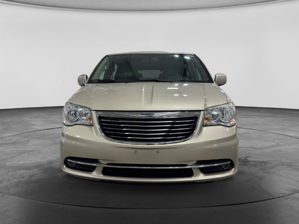 Used 2015 Chrysler Town & Country Touring w/ Driver Convenience Group FWD image 3