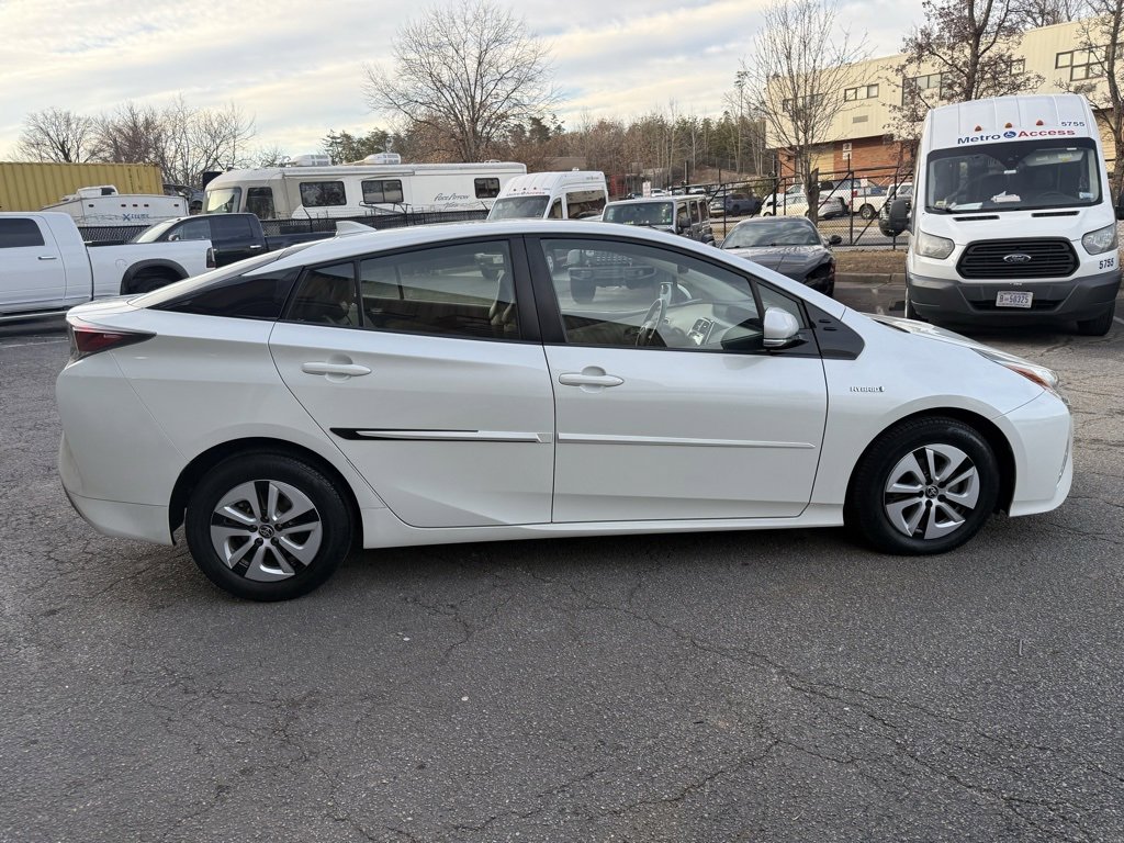 Used 2017 Toyota Prius Four image 7