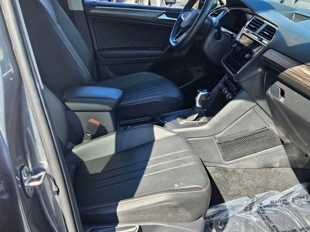 Used 2024 Volkswagen Tiguan Wolfsburg Edition image 30