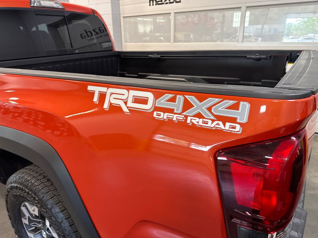 Used 2018 Toyota Tacoma TRD Off-Road w/ Technology Package AWD/4WD image 11