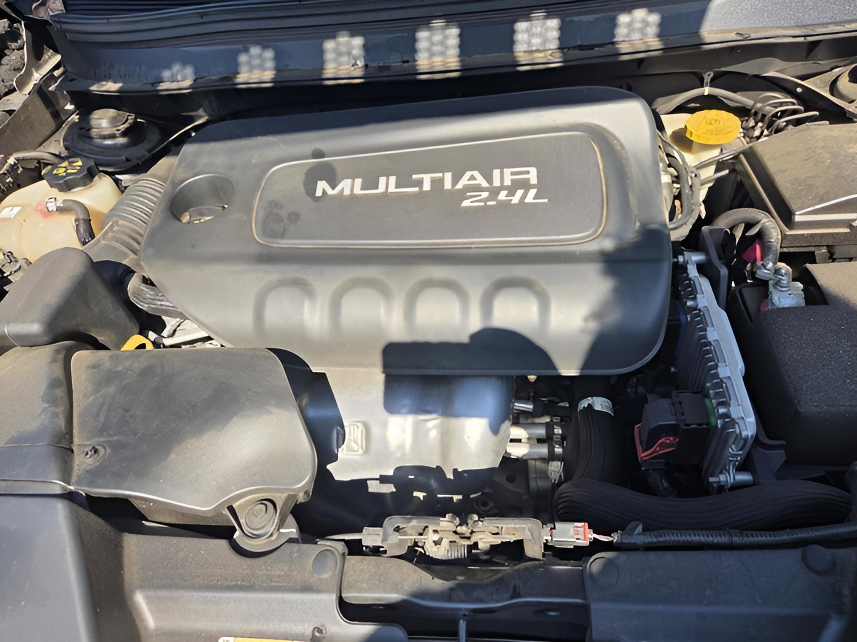 Used 2014 Jeep Cherokee Latitude w/ Comfort/Convenience Group image 31