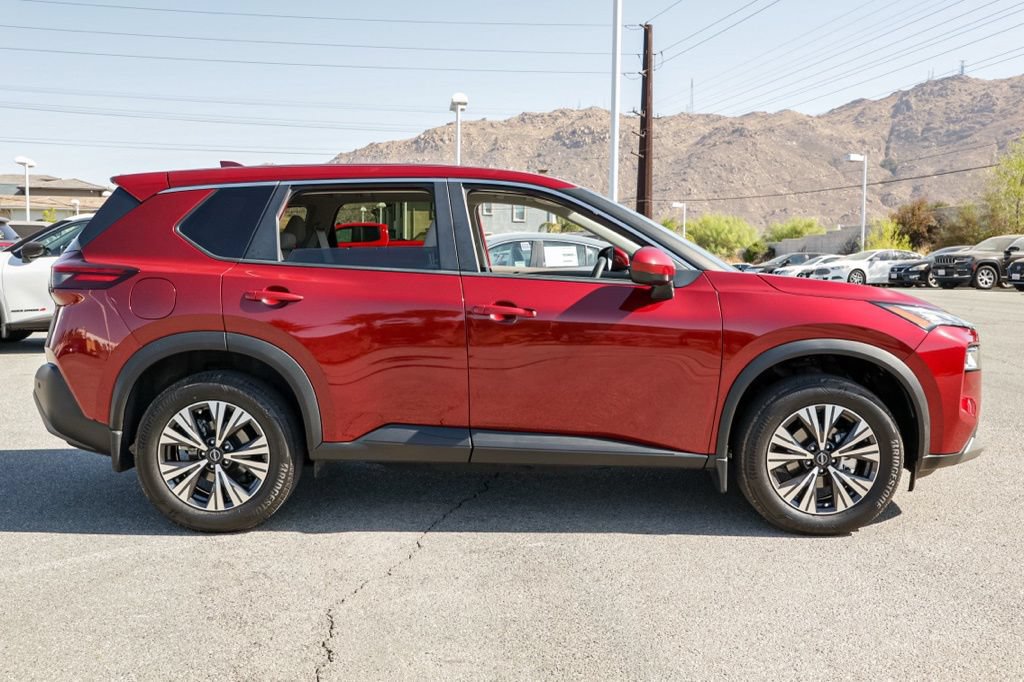Used 2023 Nissan Rogue SV FWD image 3