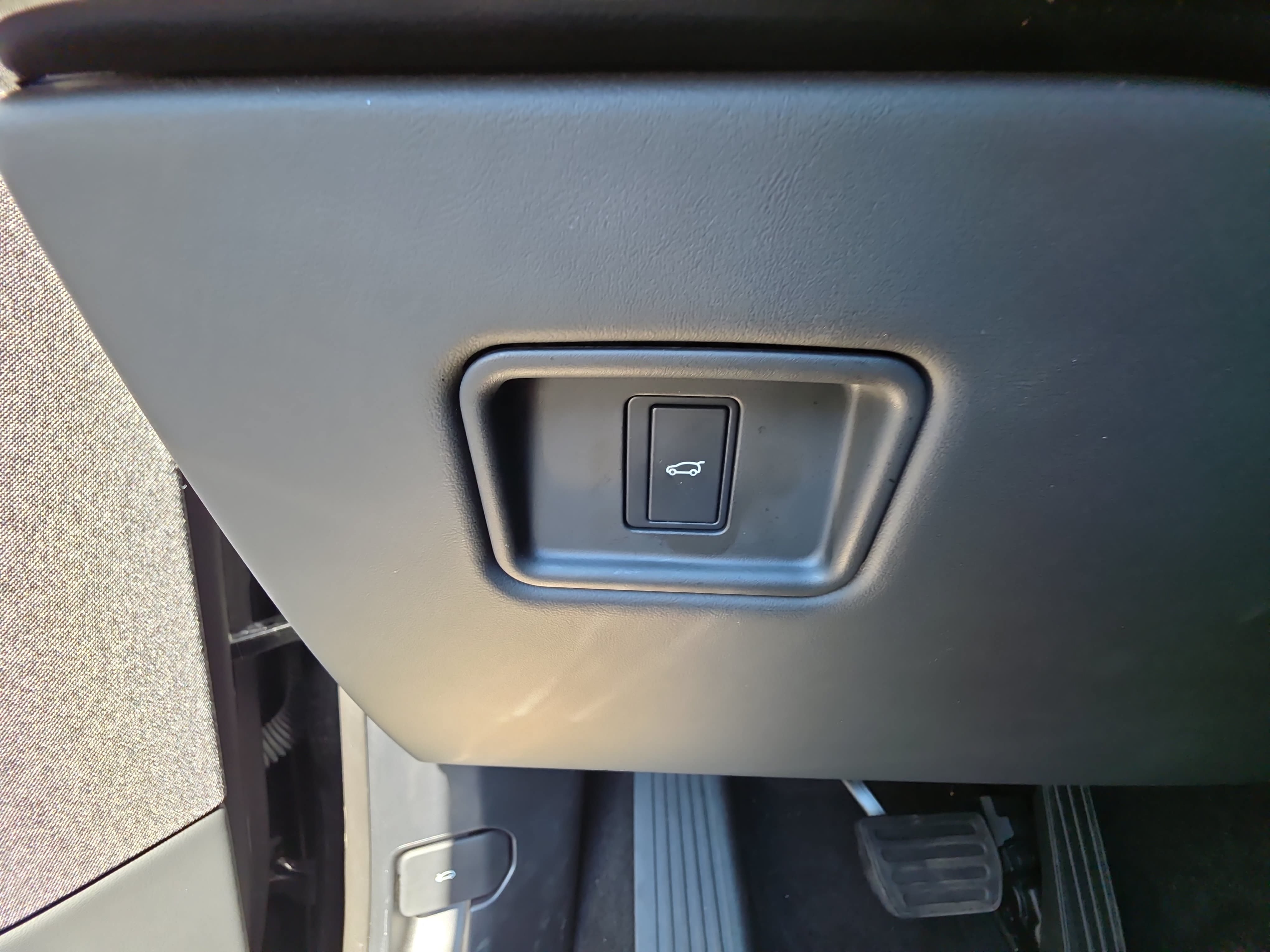 Certified 2025 Land Rover Range Rover Sport SE AWD/4WD image 13