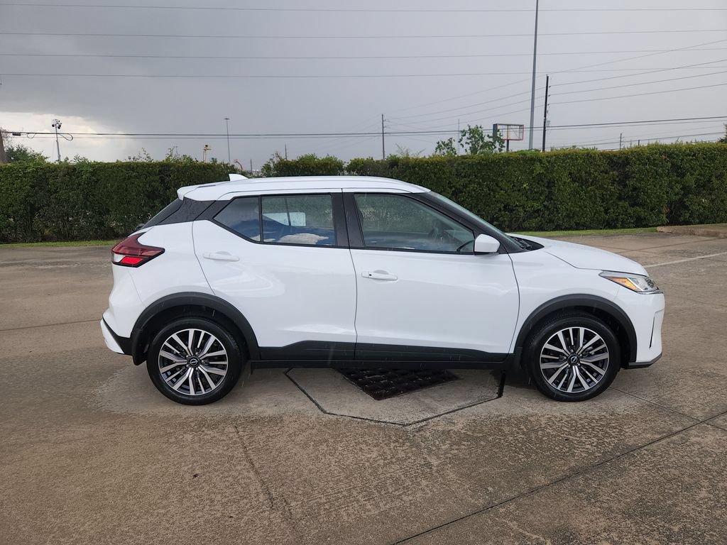 Used 2024 Nissan Kicks SV FWD image 4