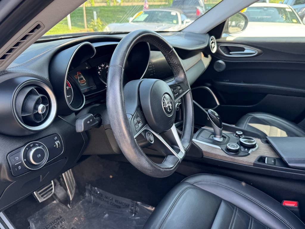 Used 2017 Alfa Romeo Giulia Ti w/ TI Lusso Package AWD/4WD image 24