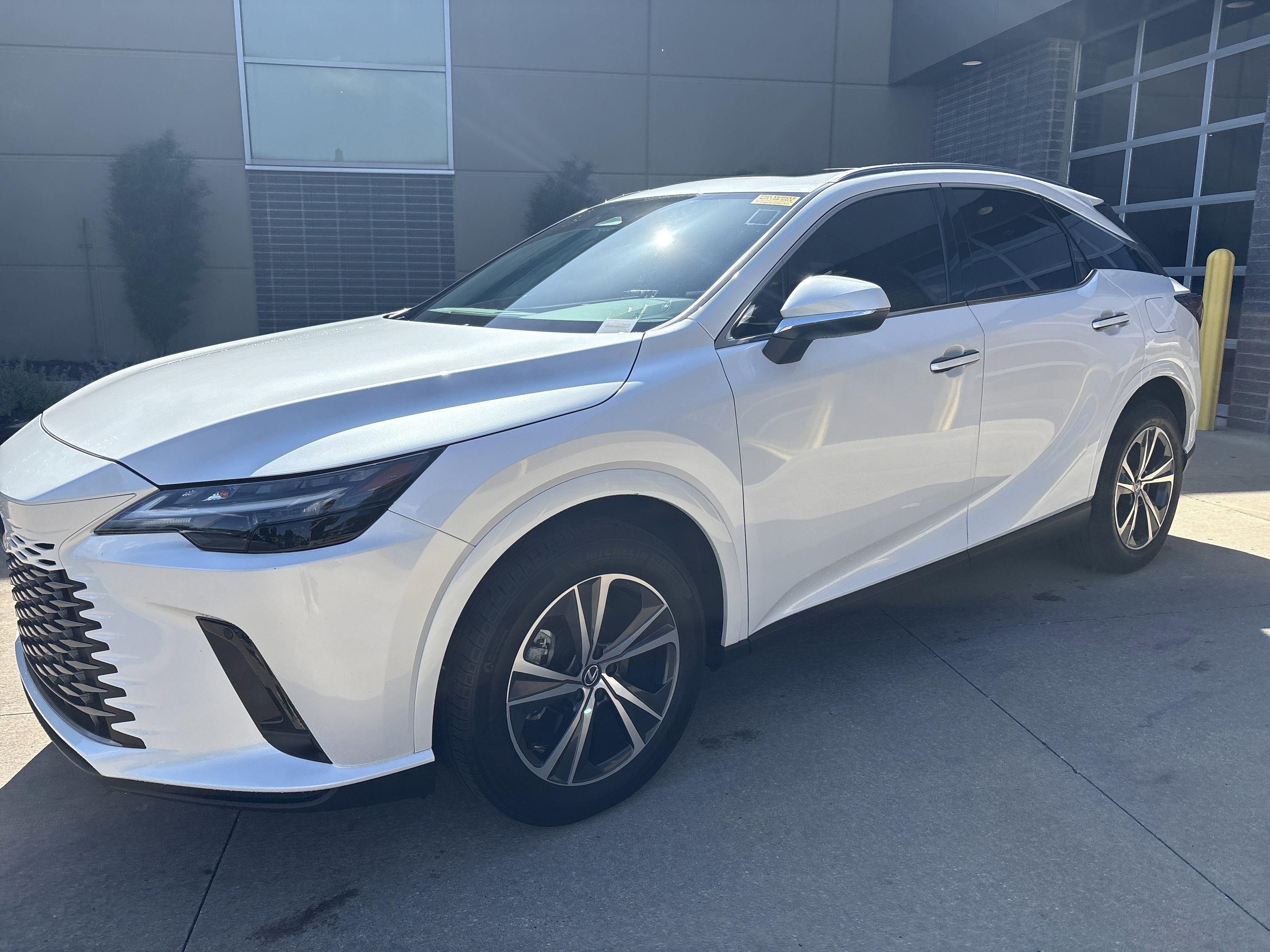 Used 2024 Lexus RX 350h w/ Cold Area Package AWD/4WD image 5