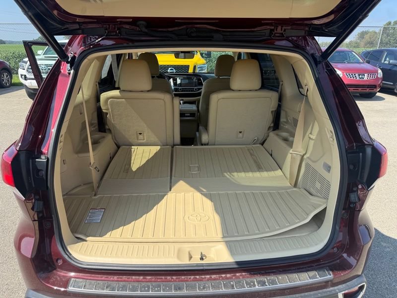 Used 2017 Toyota Highlander Limited AWD/4WD image 8