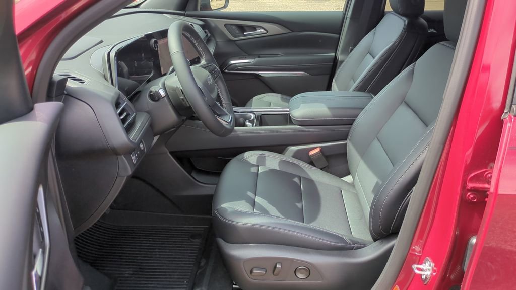 New 2026 Chevrolet Traverse LT w/ Midnight/Sport Edition FWD image 11