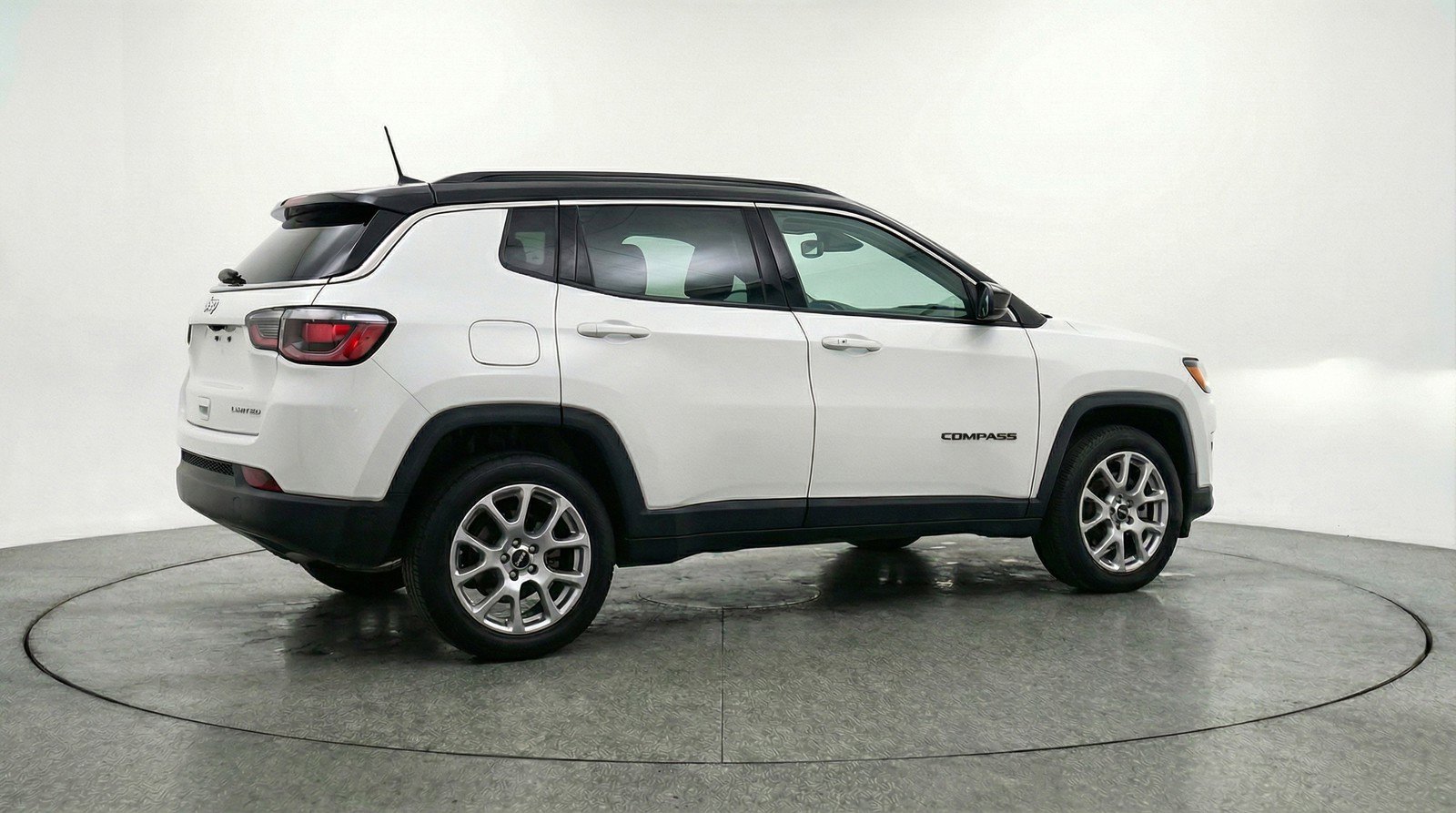 Used 2025 Jeep Compass Limited AWD/4WD image 9