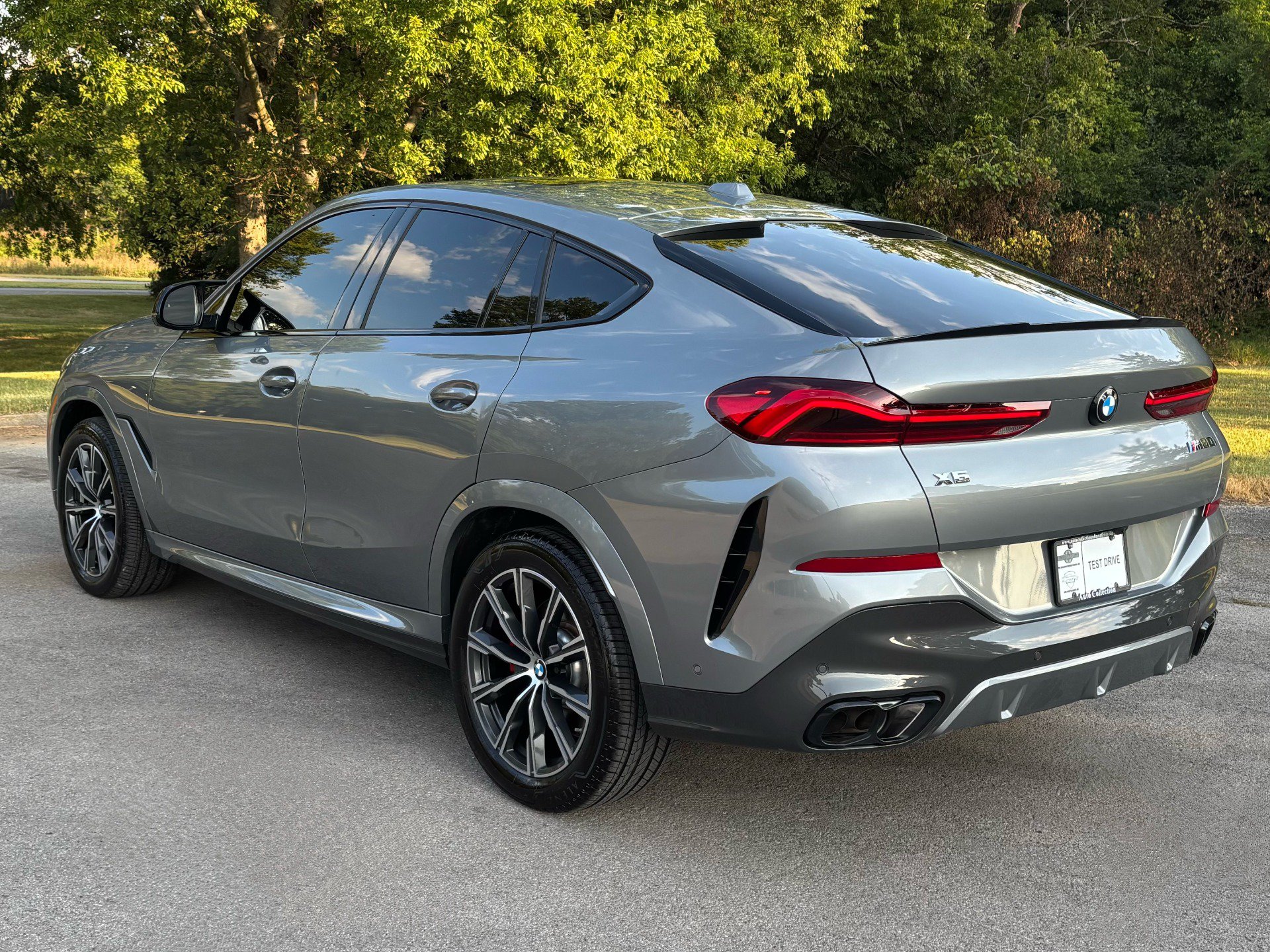 Used 2025 BMW X6 M60i AWD/4WD image 4