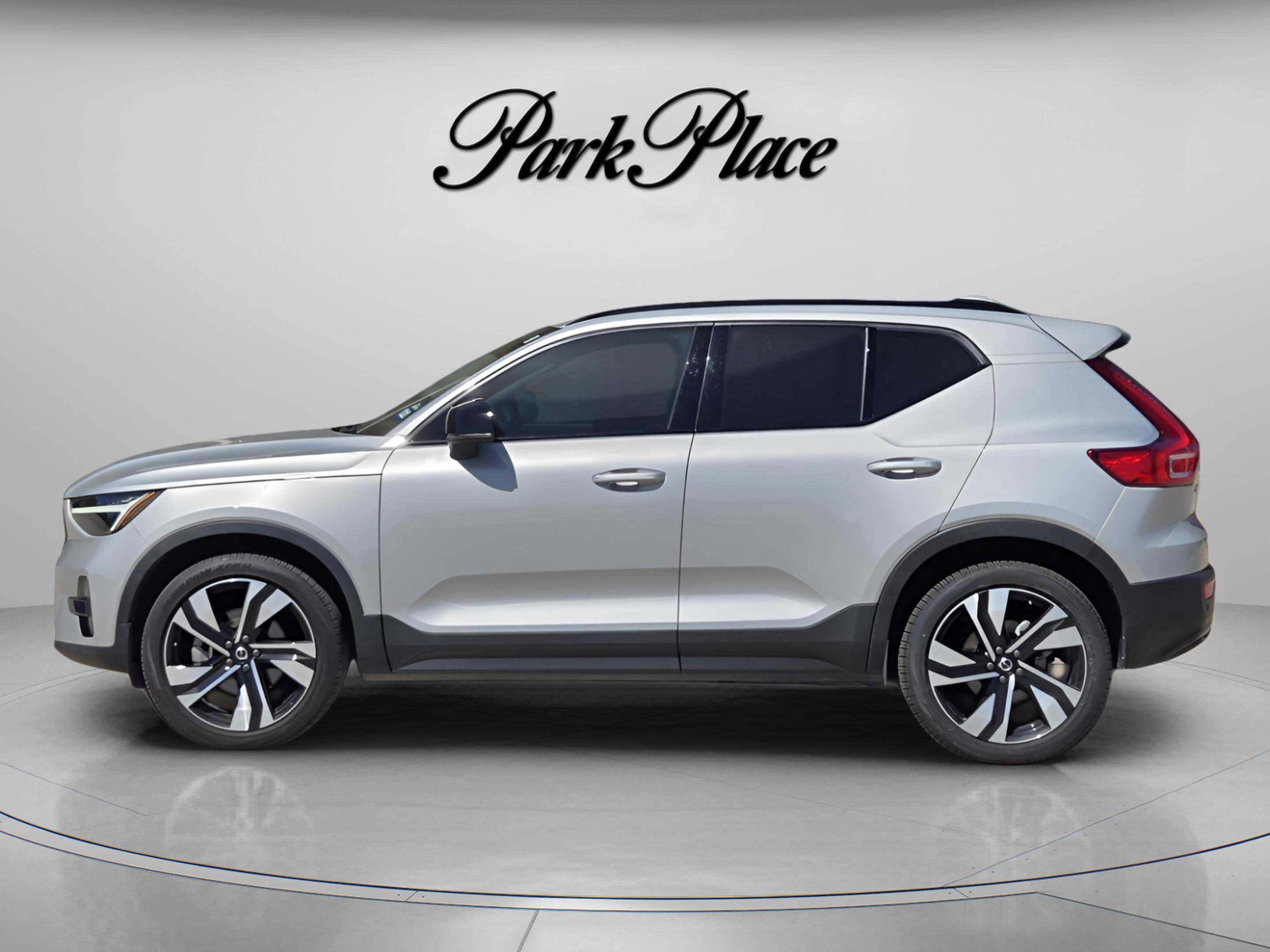 Used 2023 Volvo XC40 B5 Plus video 2