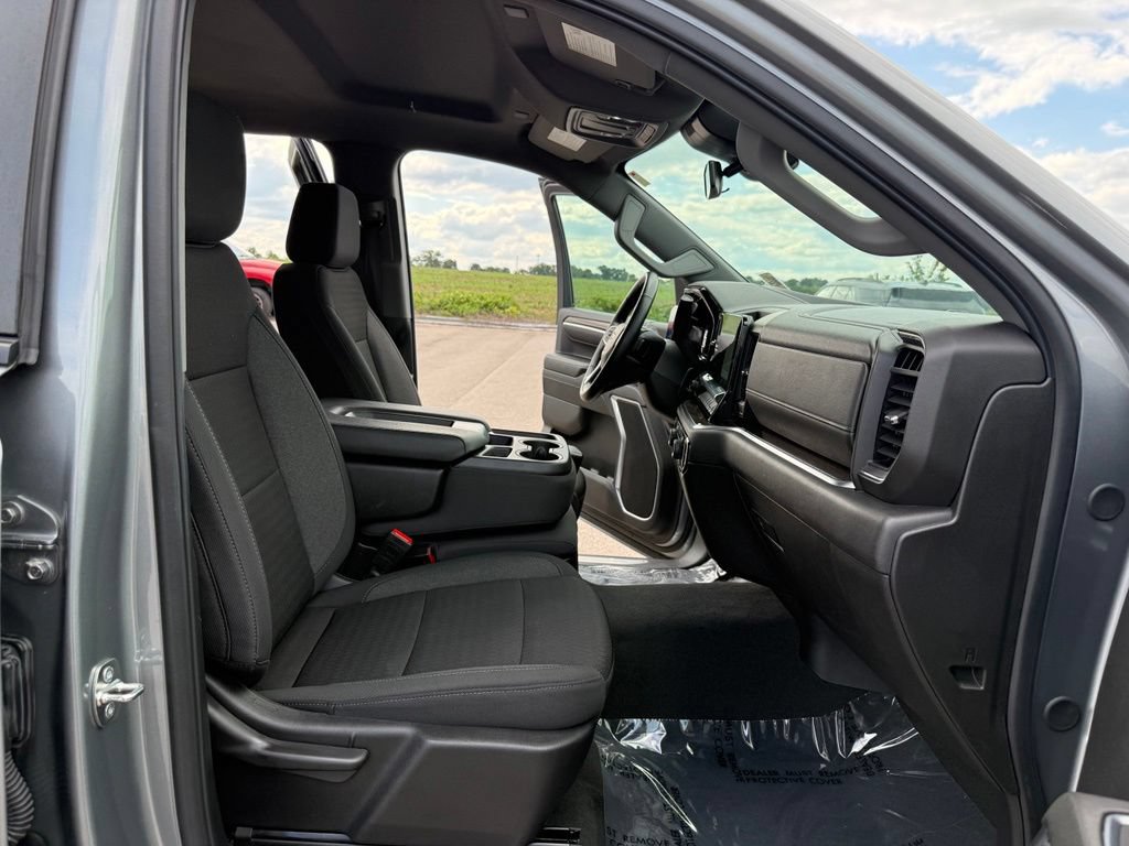Used 2024 Chevrolet Silverado 1500 LT AWD/4WD image 17