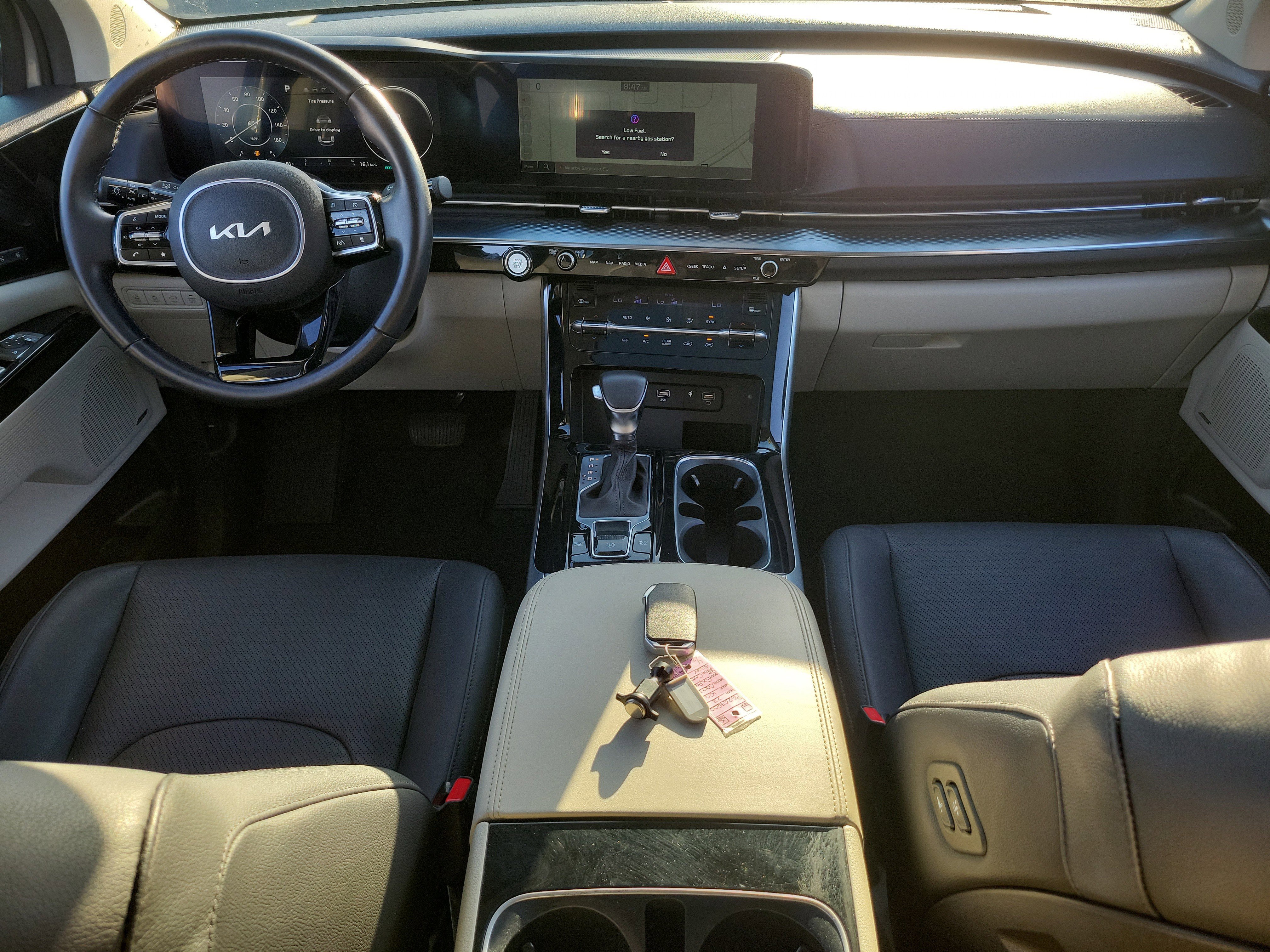 Used 2023 Kia Carnival SX Prestige image 13