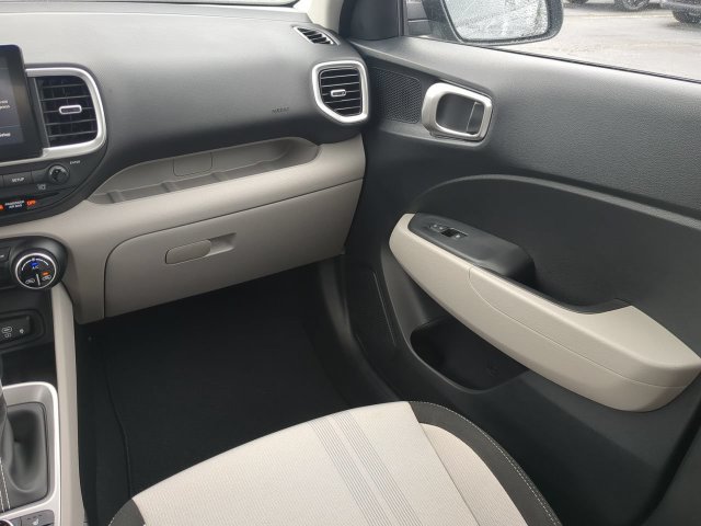 Used 2026 Hyundai Venue SEL FWD image 16