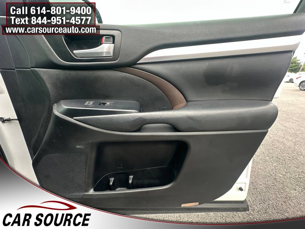 Used 2019 Toyota Highlander XLE AWD/4WD image 31