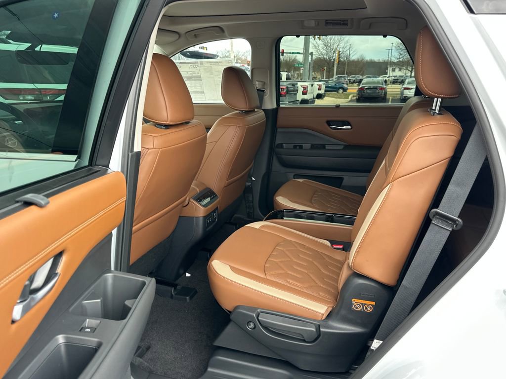 New 2026 Nissan Pathfinder Platinum AWD/4WD image 15