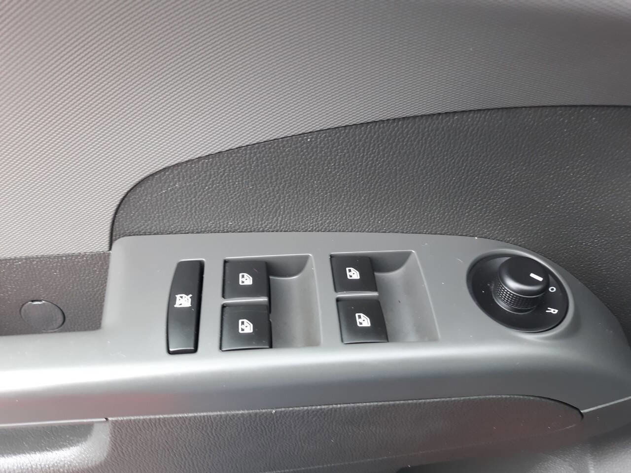 Used 2015 Chevrolet Sonic LT image 17