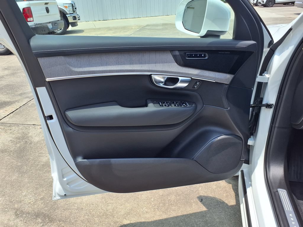 New 2026 Volvo XC90 T8 Ultra w/ Protection Package Premier AWD/4WD image 13
