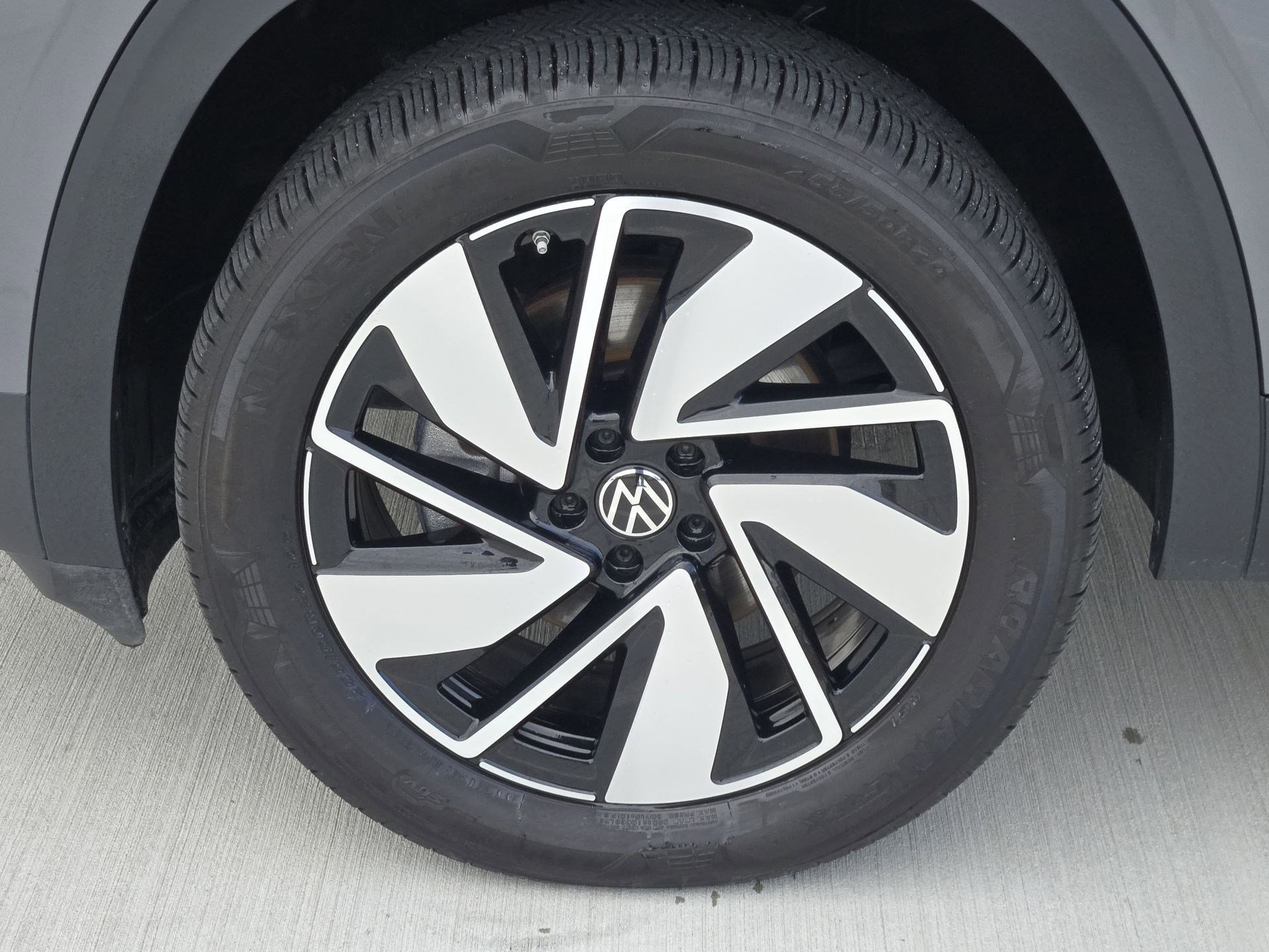 Used 2025 Volkswagen Atlas SE FWD image 12