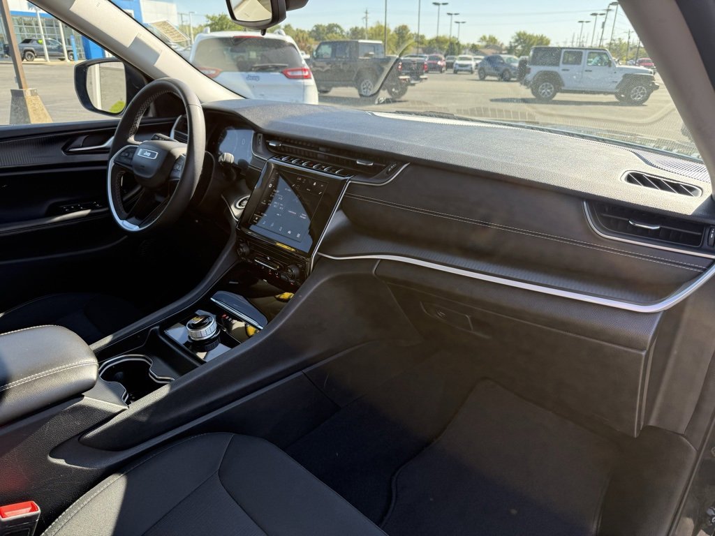 Used 2023 Jeep Grand Cherokee L Laredo image 23