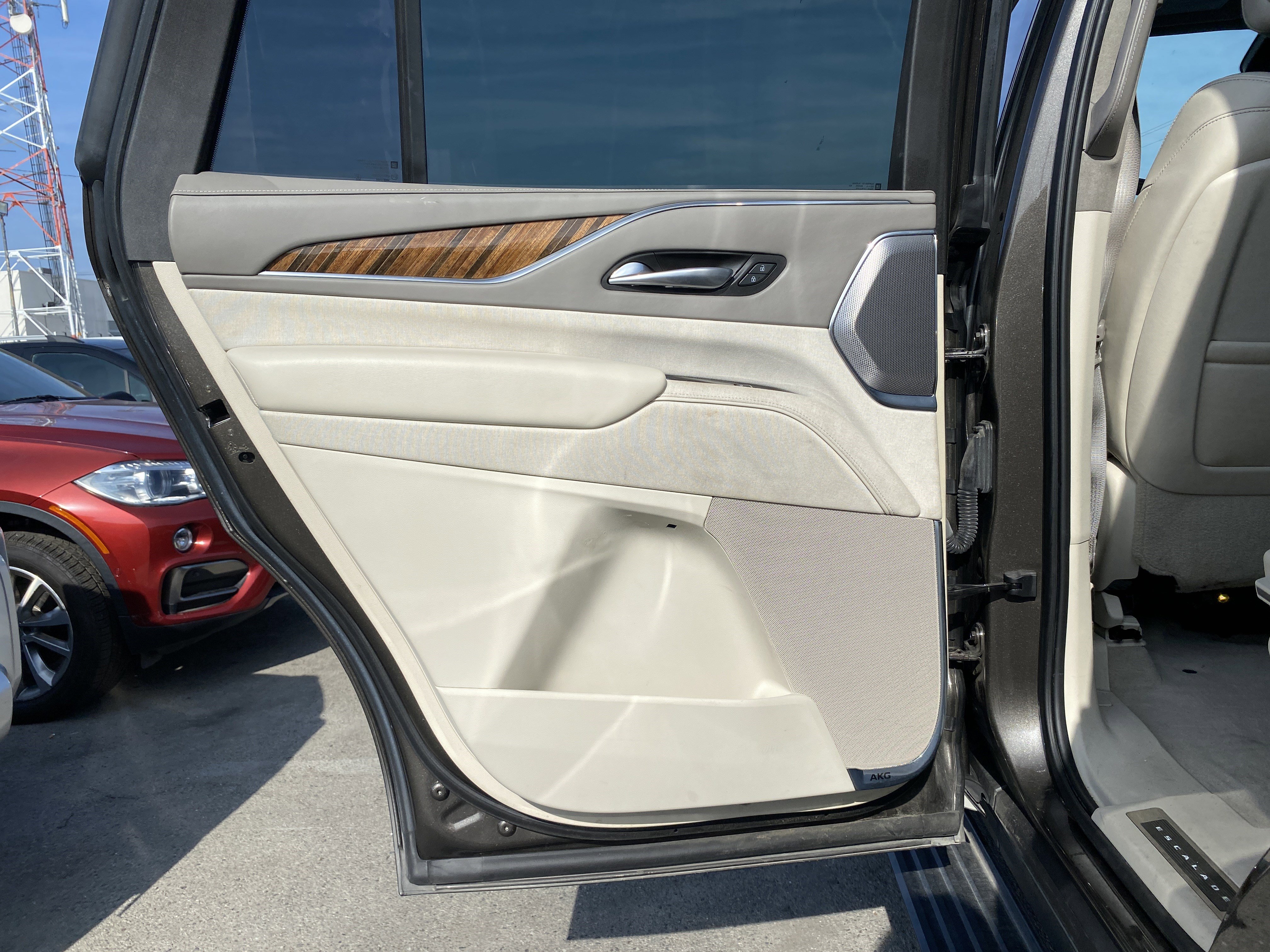 Used 2021 Cadillac Escalade Premium Luxury Platinum image 21