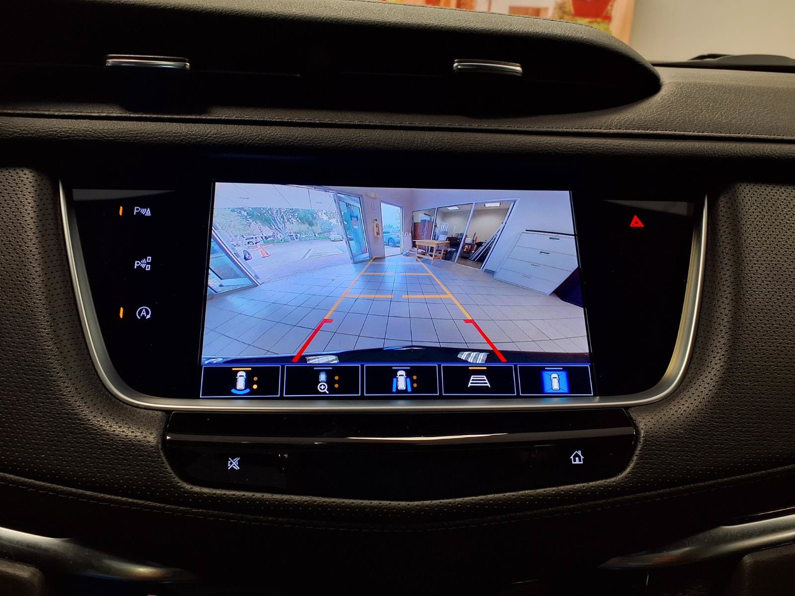 Certified 2025 Cadillac XT5 Sportv w/ Technology Package AWD/4WD image 27