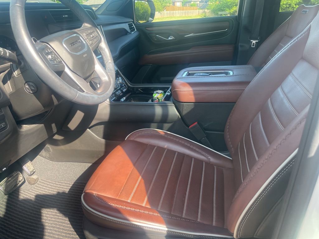 Used 2024 GMC Yukon Denali Ultimate AWD/4WD image 9